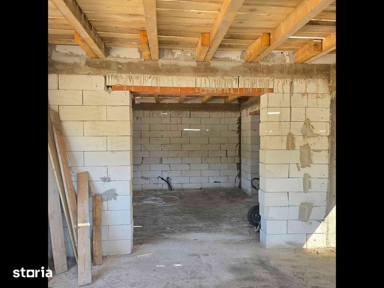 Casă cu 8 camere cu Teren 3100 Mp în Șoimuș