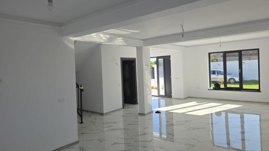 Casă individuală cu 4 camere cu Canalizare în Ovidiu