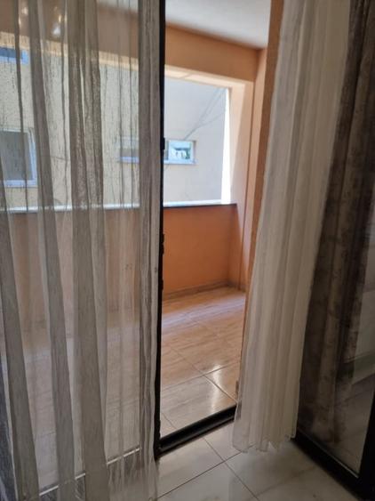Garsonieră decomandată, mobilată în Sud — fotografia 3
