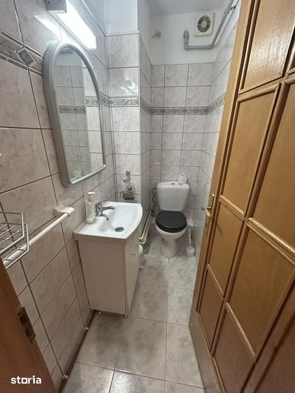Apartament cu 3 camere decomandat în Girocului