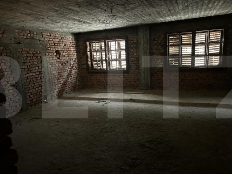 Casă individuală cu 8 camere cu Piscina în Dorohoi