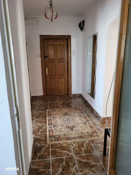 Apartament cu 3 camere, mobilat în Central