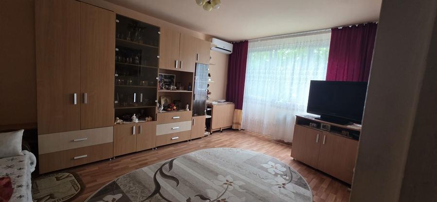 Apartament cu 2 camere decomandat în Moldoveni