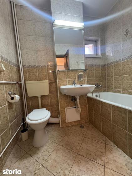 Apartament cu 3 camere semidecomandat în Dorobanți