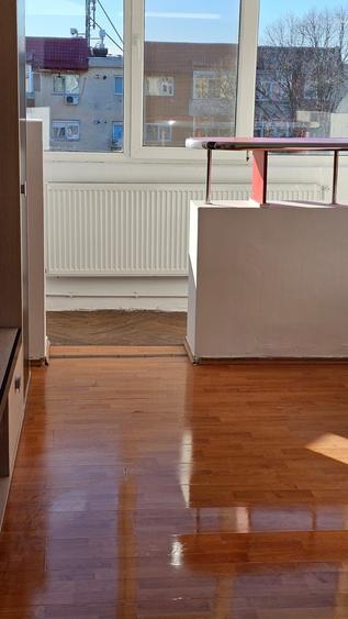 Apartament cu 2 camere decomandat în Uiești