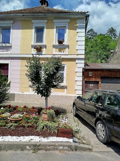 Casă cu 4 camere cu Teren 1000 Mp în Central