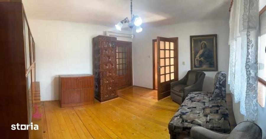 Casă cu 4 camere cu Teren 250 Mp în Vladimirescu