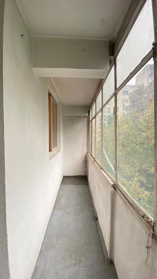 Apartament cu 3 camere decomandat în Tineretului