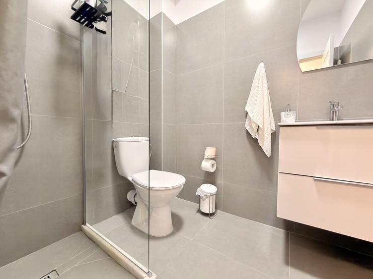 Apartament cu 2 camere semidecomandat, mobilat în Faleza Nord