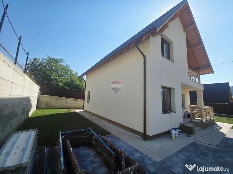 Casă cu 4 camere cu Teren 550 Mp în Calea Romanului