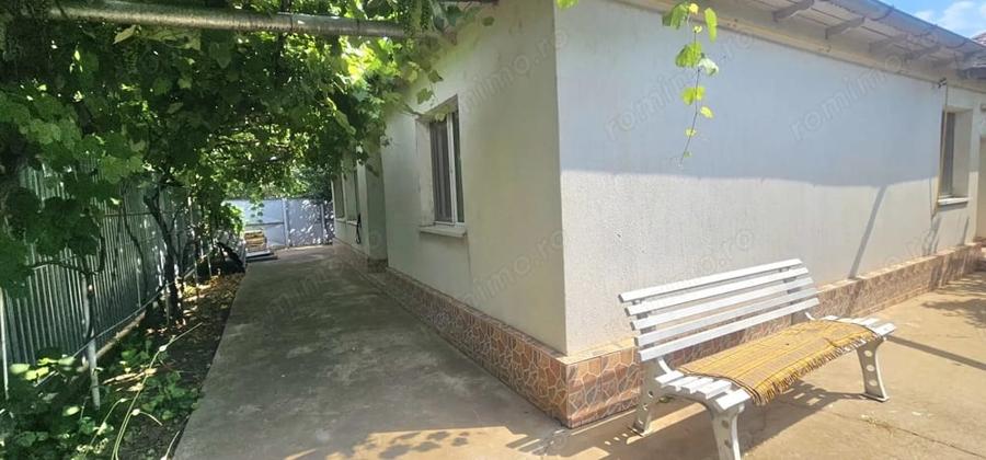 Casă cu Teren 1055 Mp în Vânători