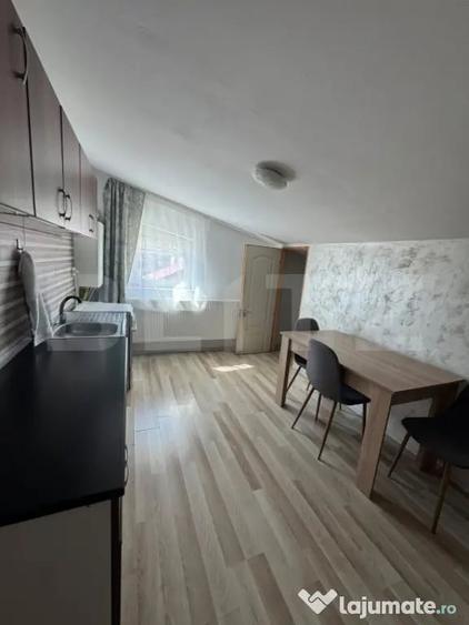 Apartament cu 3 camere semidecomandat în Florești