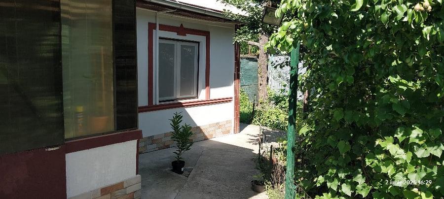 Casă cu 2 camere cu Teren 1600 Mp în Central