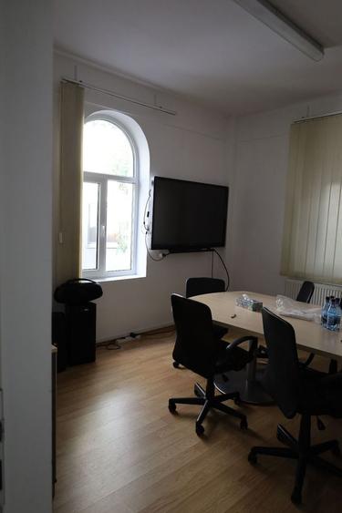 Casă individuală cu 8 camere cu Canalizare în Herăstrău