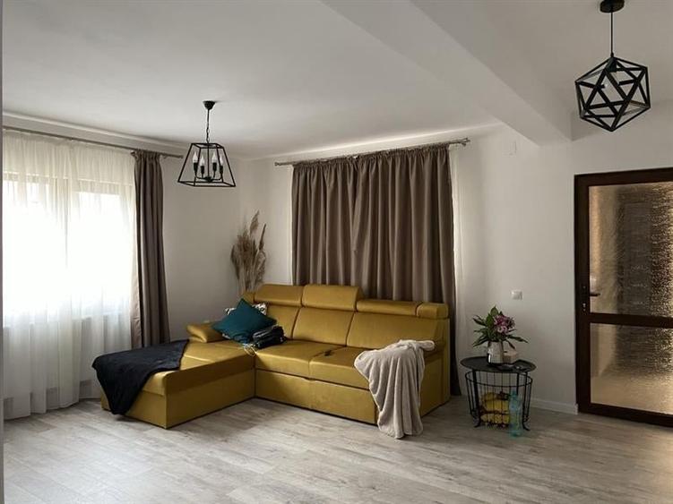 Casă individuală cu 4 camere cu Teren 350 Mp în Bariera Vâlcii