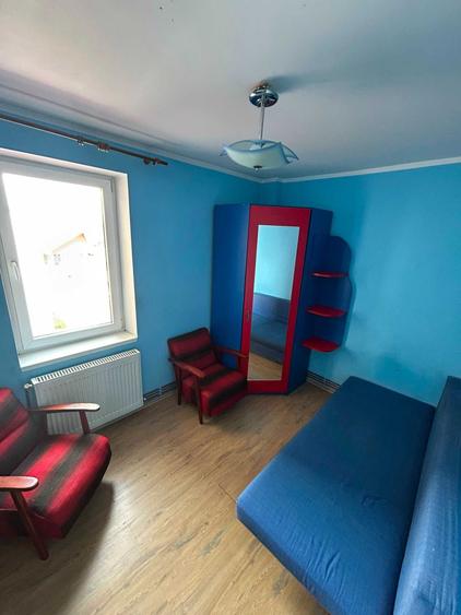Apartament cu 4 camere decomandat în Teiu