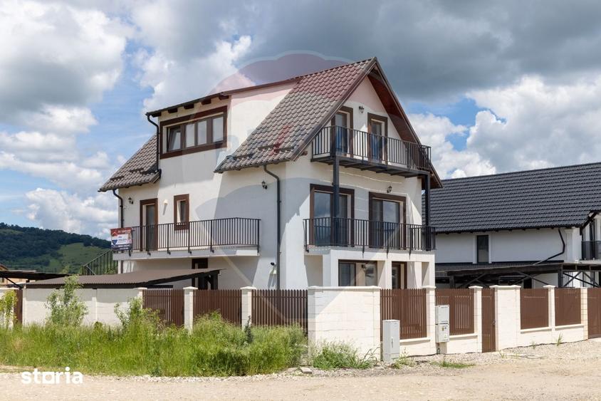 Casă cu 9 camere cu Teren 501 Mp în Astra