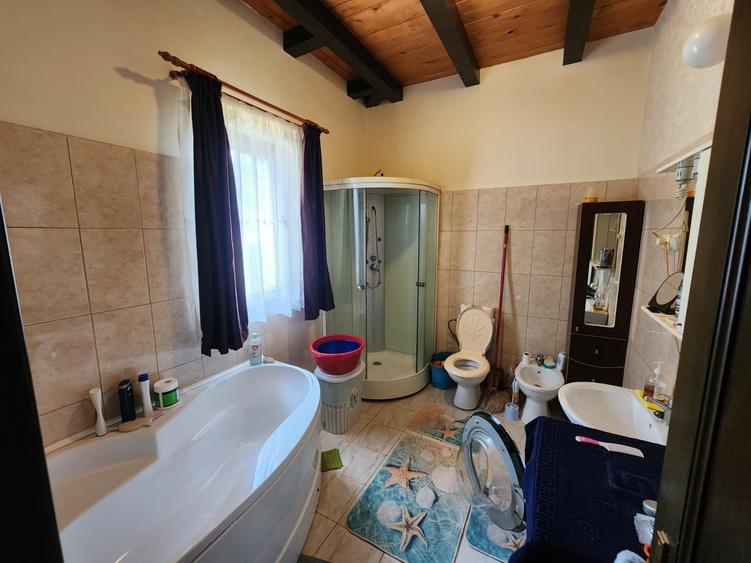Casă individuală cu 3 camere cu Canalizare în Lunca Cetățuii