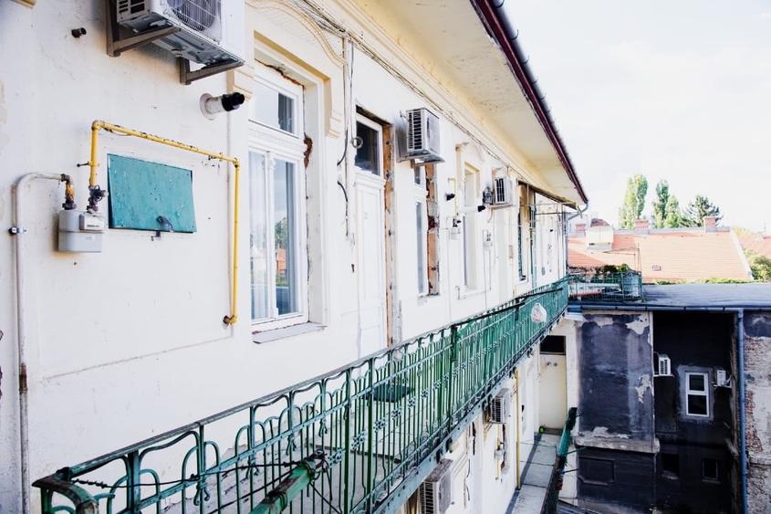 Apartament cu 2 camere semidecomandat, mobilat în Sinaia