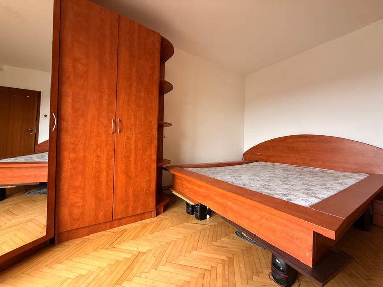 Apartament cu 3 camere decomandat în Spitalul Județean