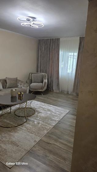 Apartament cu 3 camere decomandat în Horia