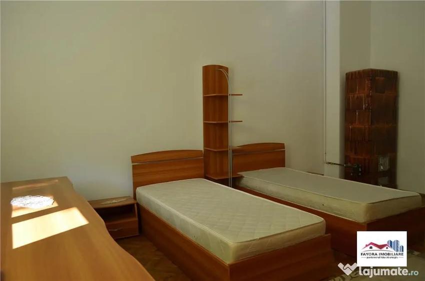 Casă cu 4 camere cu Teren 300 Mp în Central