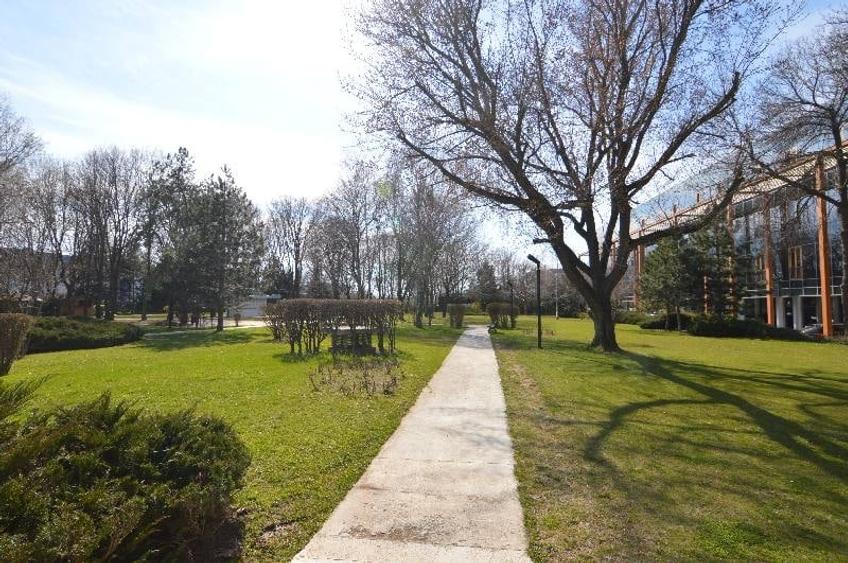 Birou, de 728 mp, în P-ta Presei Libere