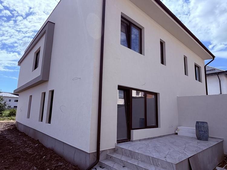 Casă cu 4 camere în Central
