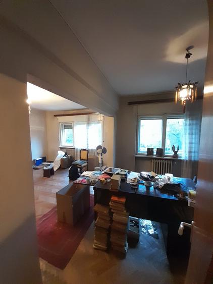 Apartament cu 4 camere decomandat în Pajura