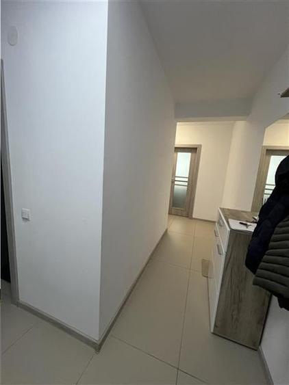 Apartament cu 3 camere decomandat, mobilat în Piața Cluj