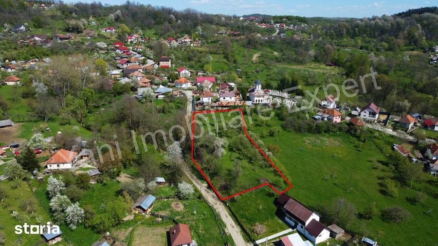 Teren de 2677 mp, în Valea Iașului