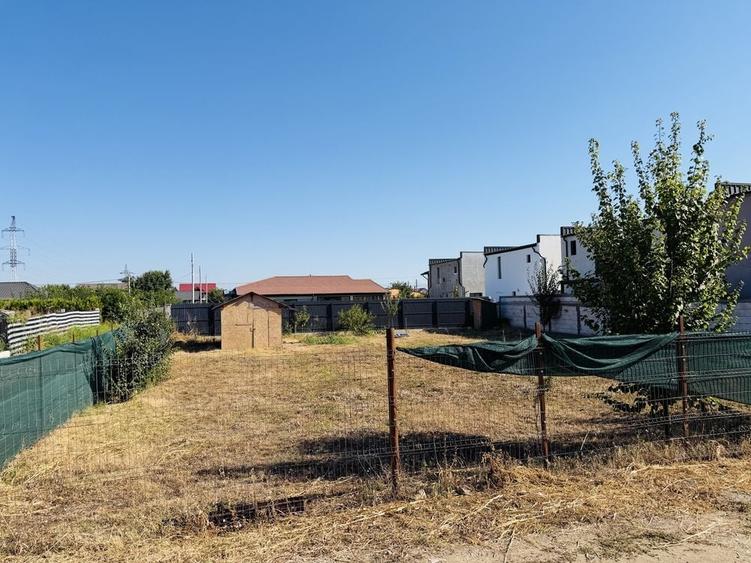 Teren de 662 mp, în Costi