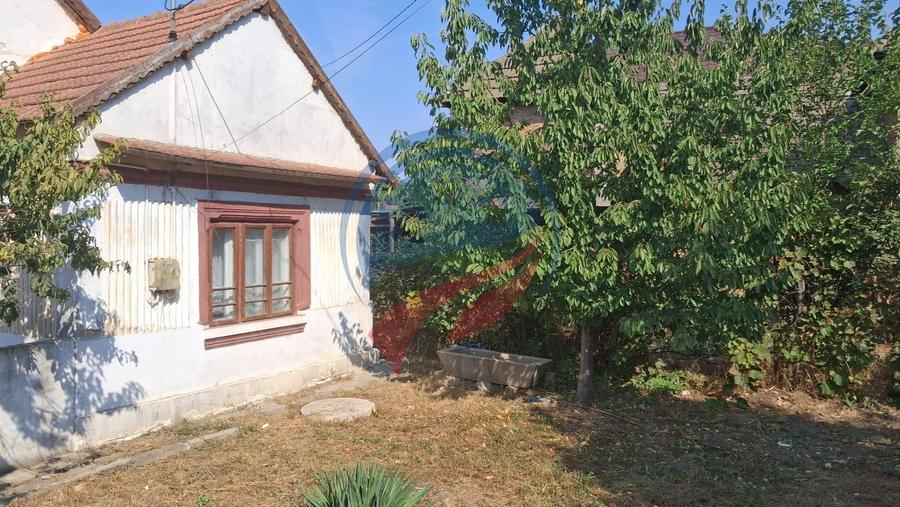 Casă individuală cu 3 camere cu Canalizare în Central
