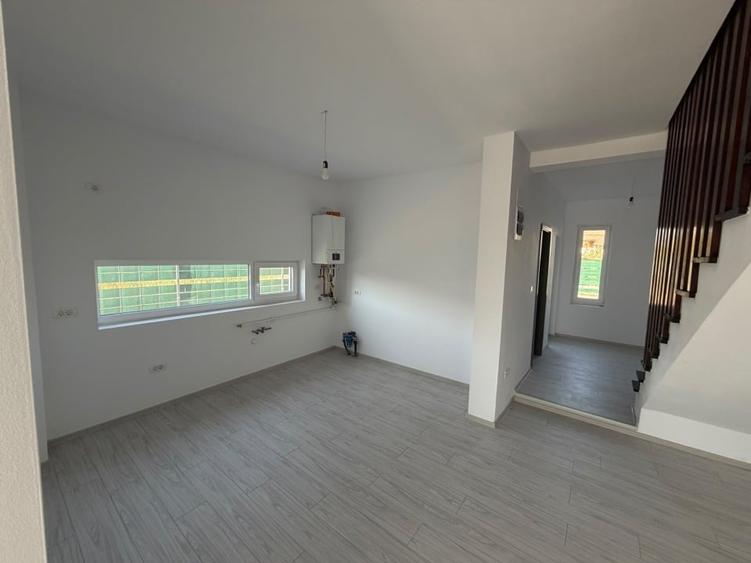 Duplex cu 4 camere cu Canalizare în Săcălaz
