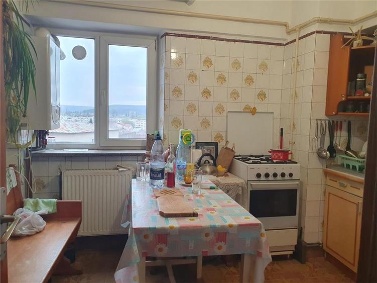 Apartament cu 4 camere decomandat în Central