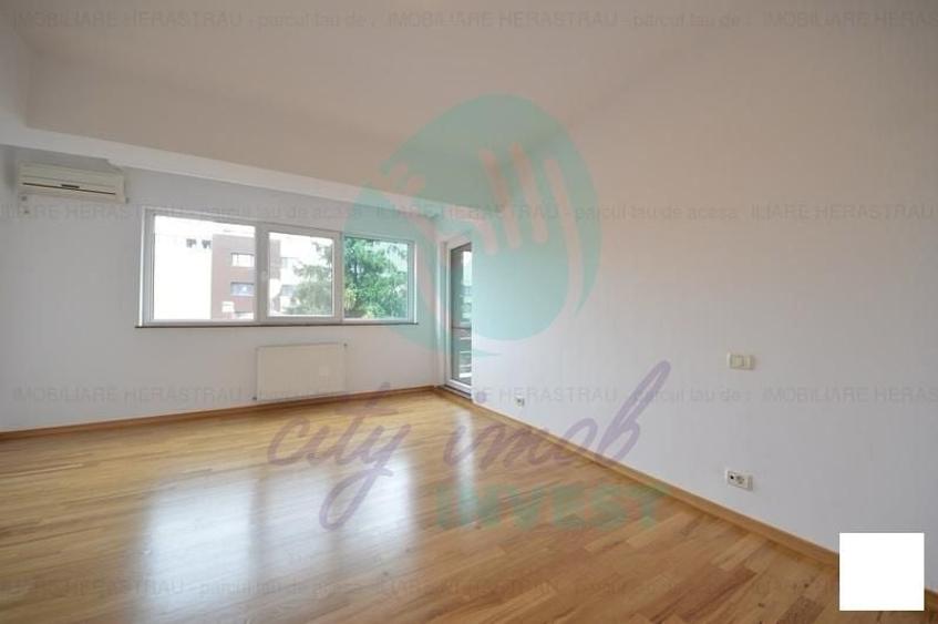 Apartament cu 5 camere semidecomandat în Kiseleff