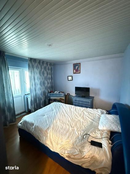 Apartament cu 3 camere decomandat în Calea București