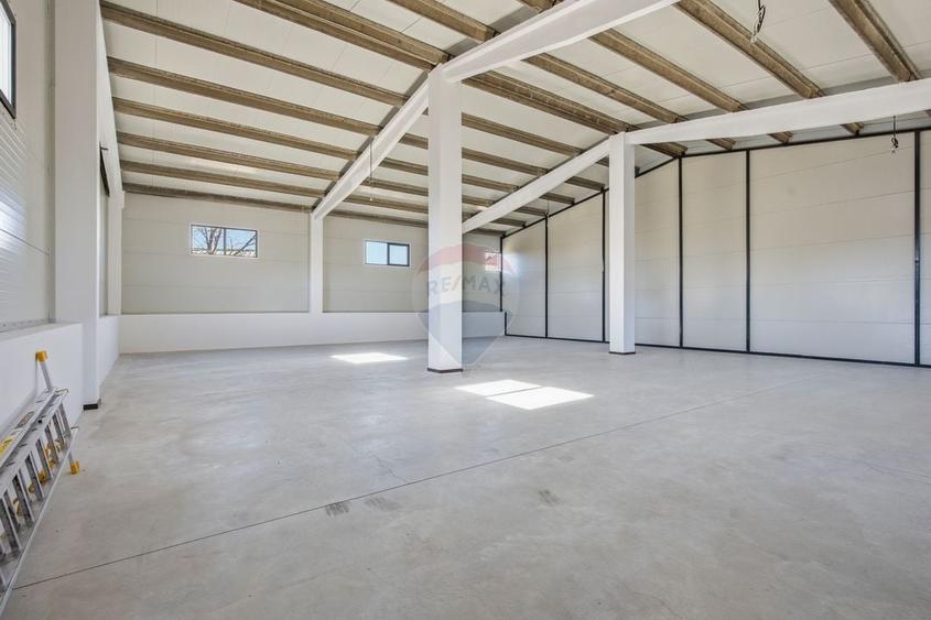 Spațiu industrial, de 1,763 mp, în Periferie
