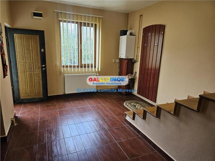 Casă cu 6 camere cu Teren 400 Mp în Exterior Est