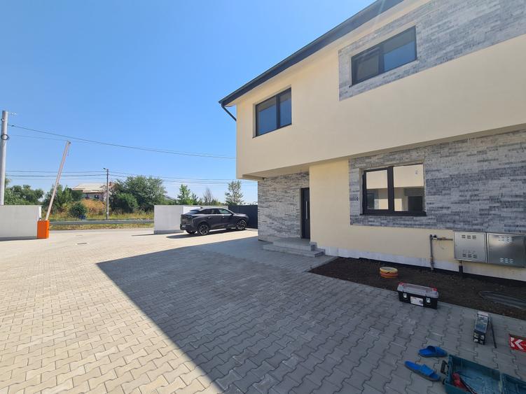Duplex cu 4 camere cu Teren 230 Mp în Odăi