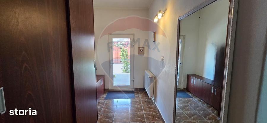 Casă cu 6 camere cu Teren 700 Mp în Central