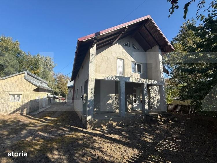 Casă cu 4 camere cu Teren 2433 Mp în Corni