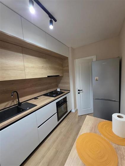 Apartament cu 3 camere decomandat în Podu Roș