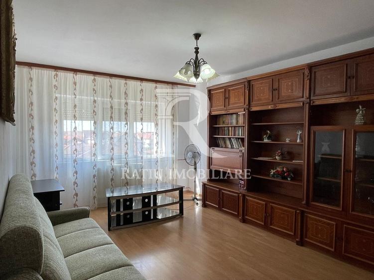 Apartament cu 3 camere decomandat, mobilat în Nufărul