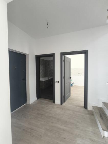 Casă individuală cu 4 camere cu Canalizare în Exterior Vest
