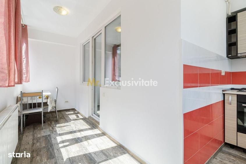 Apartament cu 3 camere decomandat în Roșu — fotografia 2