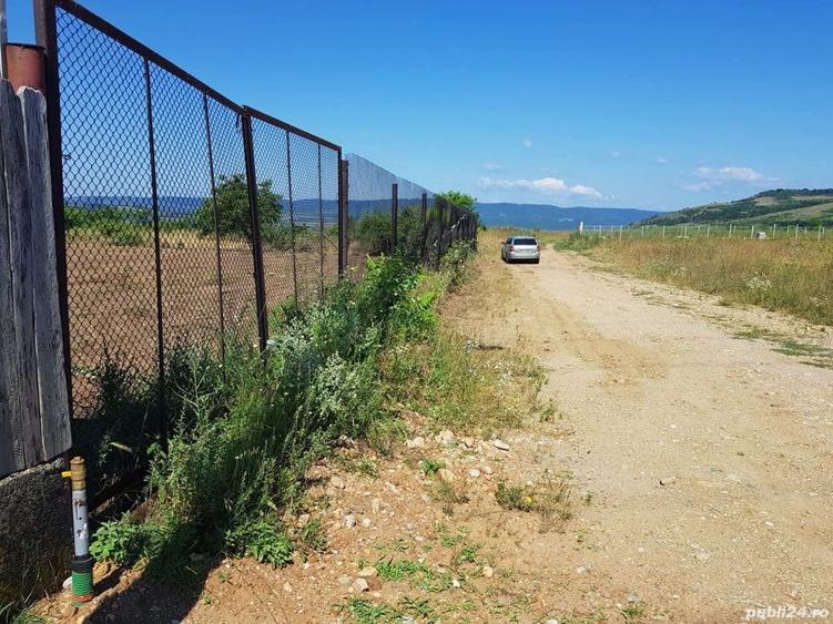 Teren de 1800 mp, în Schela