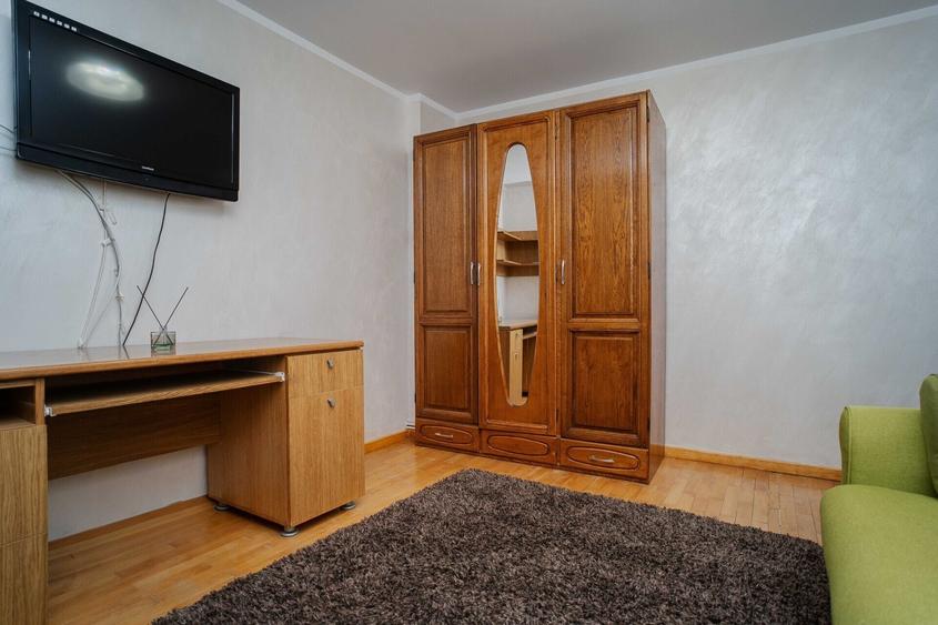 Apartament cu 3 camere decomandat, mobilat în Central