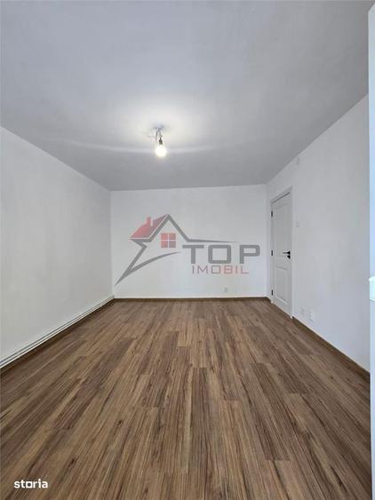 Apartament cu 4 camere decomandat în Dacia