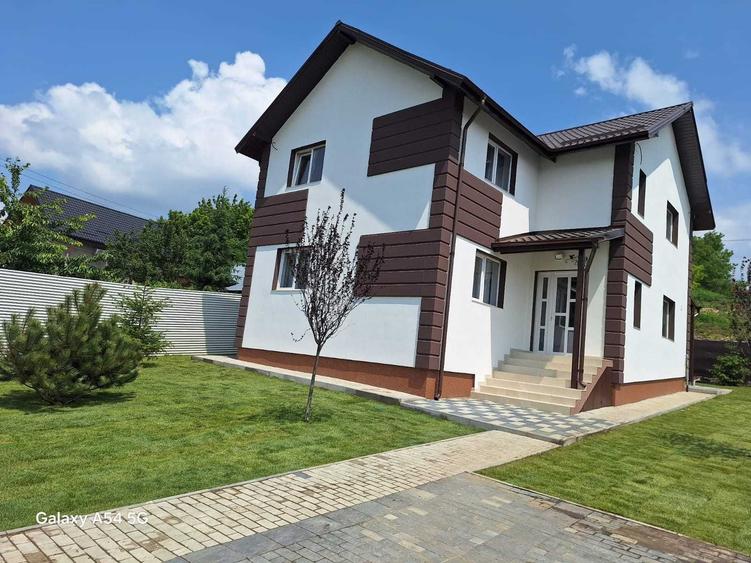 Casă cu 4 camere în Central
